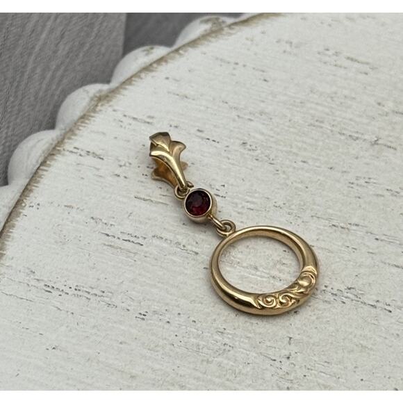 10k Yellow Gold Garnet Pendant .67 Grams /1 In. - Picture 2 of 5